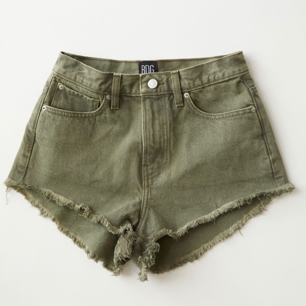 BDG Cheeky shorts -olive
